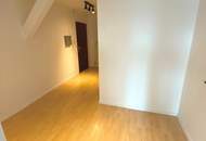 Nur ca. € 4.200 pro m² - 3 Zimmer DG-Wohnung - 2 Gehminuten zur U3 Station Johnstraße