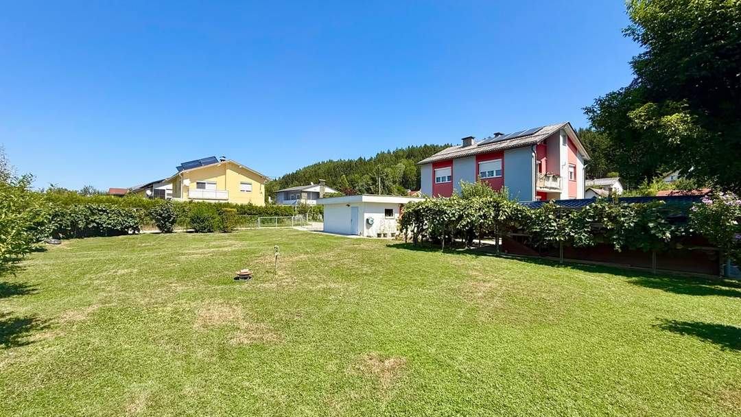 Klagenfurt - Walddorf: Baugrundstück mit Garagengebäude &amp; Gartenhäuschen
