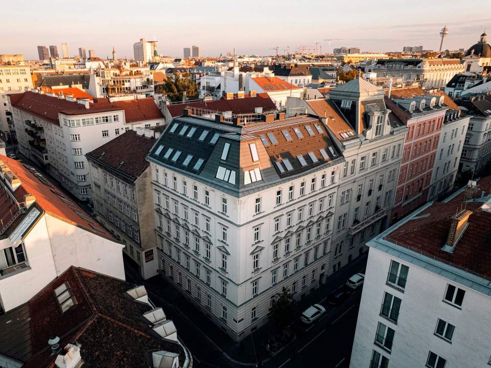 Premium-Erstbezug im Dachgeschoss: 3-Zimmer-Wohnung im Herzen des Botschaftsviertels