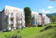 Idyllisch ruhiges Wohnerlebnis mit garantiert hohem Erholungswert steht für Sie bereit! Gemütliche Loggia mit herrlichem Ausblick ins Grüne - praktisch geschnittene 3 Raum Wohnung mit Abstellraum und Parkplatz direkt vor der Haustür!