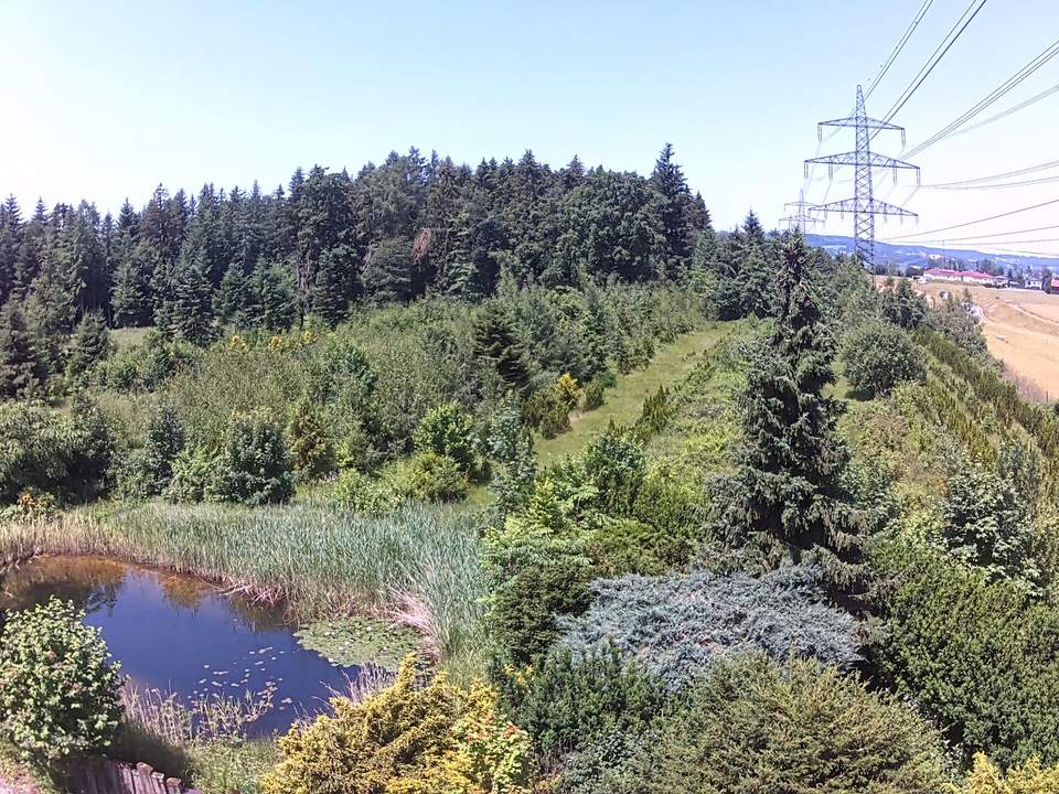 Landwirtschaftlicher Grund mit Lagerhütte, Anschluss für Wasser und Strom