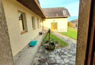 Großzügiges Zweifamilienhaus mit Innenhof, Gewölbekeller und traumhaftem Ausblick