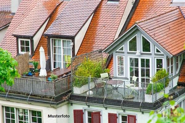 Wohnung mit Dachterrassenflair und Altbaucharme