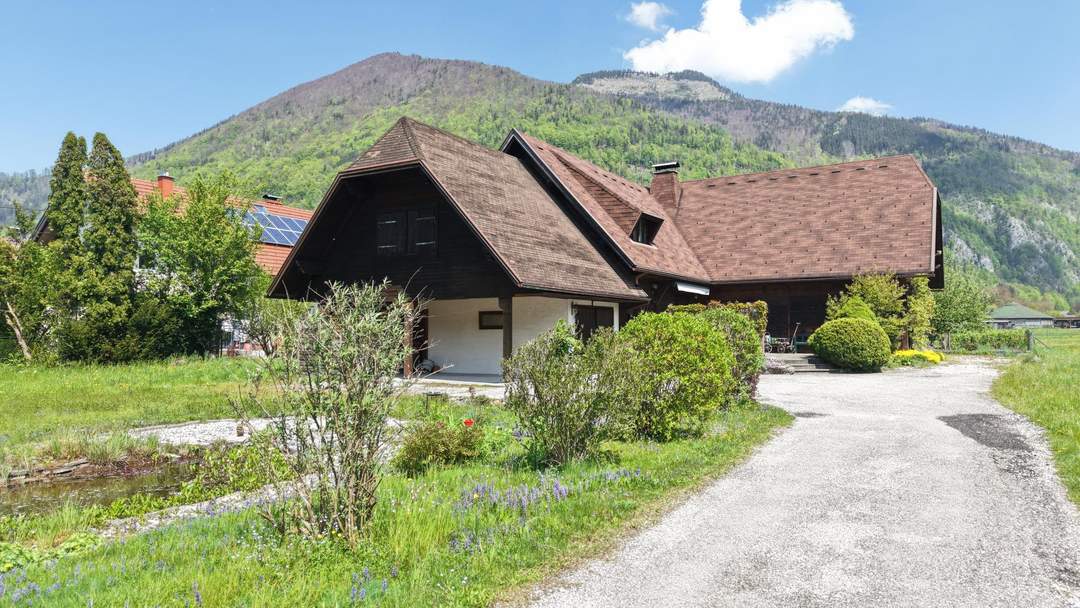 Romantisches, liebevolles Holzblockhaus in SONNIGER Lage mit schönen Ausblicken - GROSSES BAUGRUNDSTÜCK am Ortsrand!