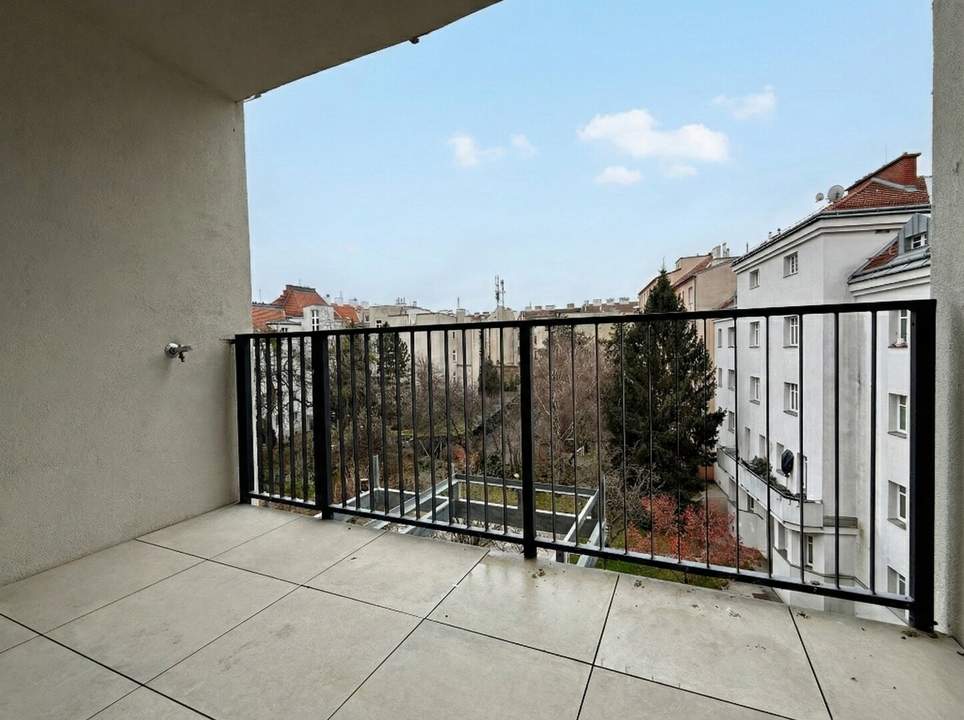 ERSTBEZUG: DG I Nähe U3 &amp; S-Bahn I Außenfläche ohne direkten Gegenüber I Fußbodenheizung, Luftwärmepumpe, Lift u.v.m.