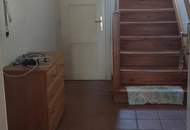 Vermiete Liegenschaft teilbar 1) Haus 157m² 2)Geschäftslokal (Praxis Gastro?, Kaffee? ect) 220m² 3)Lager derzeit mit Hochregalen 250m² 4)Lager- Geschäfts- oder Bürofläche 1.OG 234m² 5)Doppelgarage LKW-tauglich 49,40m² 6)Außenflächen und Parkplätze (Provisionsfrei)