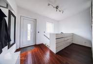 Mehr als ein Haus: stilvoll möbliertes Familiendomizil mit 42,1 m² Parkett-Wohnküche, Master-Suite & Wellness-Garten – nahe Wien