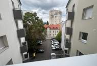 Erstbezug nach Generalsanierung: Stylischer 3-Zimmer-Wohntraum mit Balkon & Fernblick