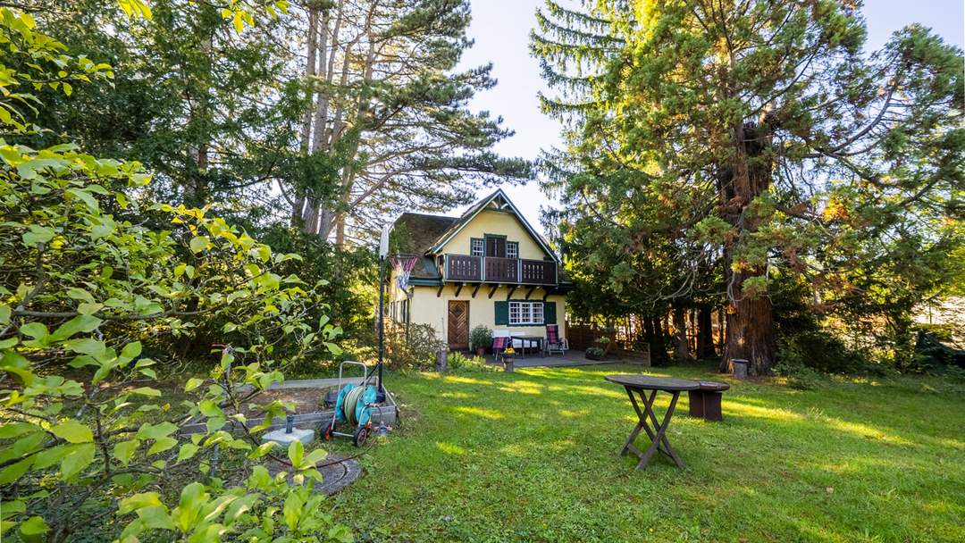 Einzigartiges Baugrundstück mit Knusperhäuschen in absoluter Ruhelage