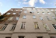 HOFRUHELAGE mit GRÜNBLICK | Sanierungsbedürftiger Altbau | Ca. 8,7 m² Balkon-Option (baubewilligt) | Nähe Einsiedlerpark, U4 Margaretengürtel, künftiger U2-Station Reinprechtsdorfer Straße