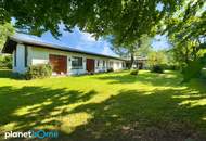 Bungalow mit zwei Wohneinheiten auf rund 1.800 m² großem Grundstück in Seewalchen am Attersee