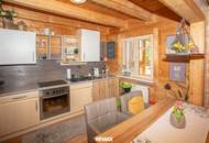 Naturnah wohnen mit vielfältigen Nutzungsmöglichkeiten – charmantes Holzblockhaus mit Wintergarten und Sauna in Stratzing