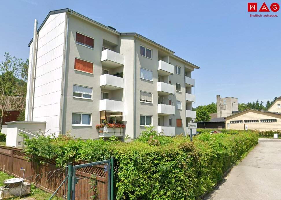 Ruhiges Wohnen mit Charme im grünen Herzen von Grünburg: helle Räume, durchdachte Raumaufteilung, praktischer Abstellraum sowie ein privater Parkplatz direkt vor der Haustüre sorgen für hohen Wohnkomfort!