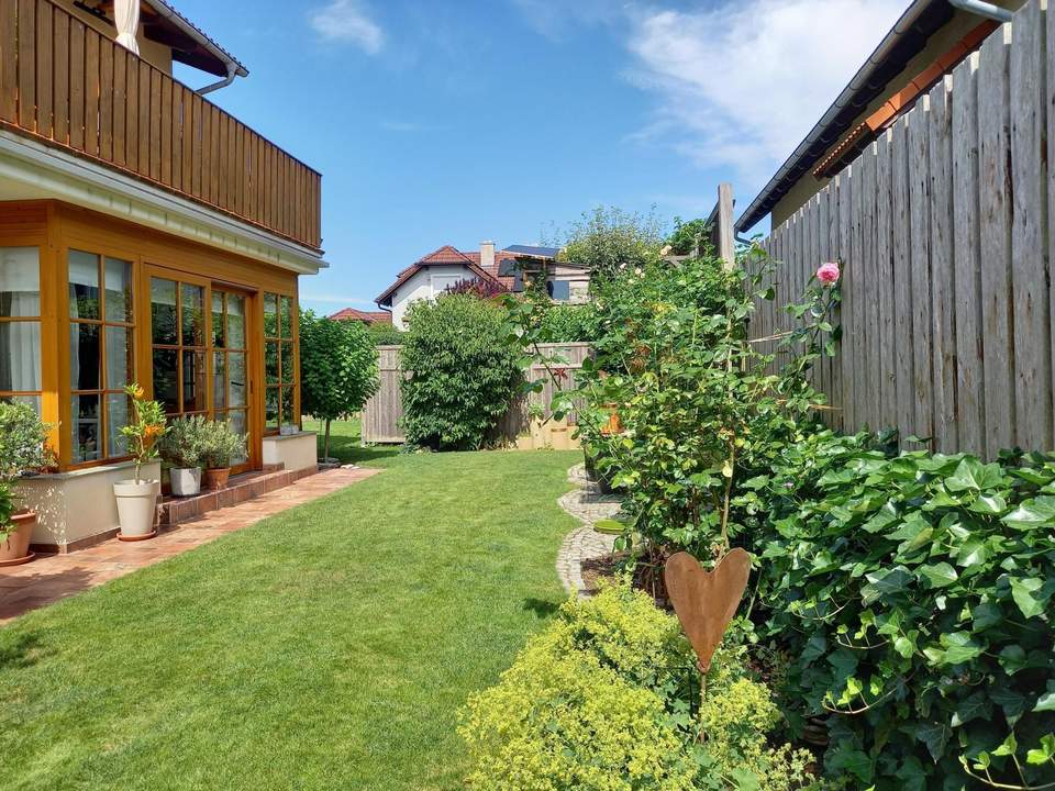 Feine Erdgeschoss Wohnung mit 122 m² Eigengarten in absoluter ruhiger Traumlage!