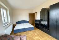 Sehr gepflegtes Ein- bis Zweifamilienhaus mit großem Garten und Doppelgarage!