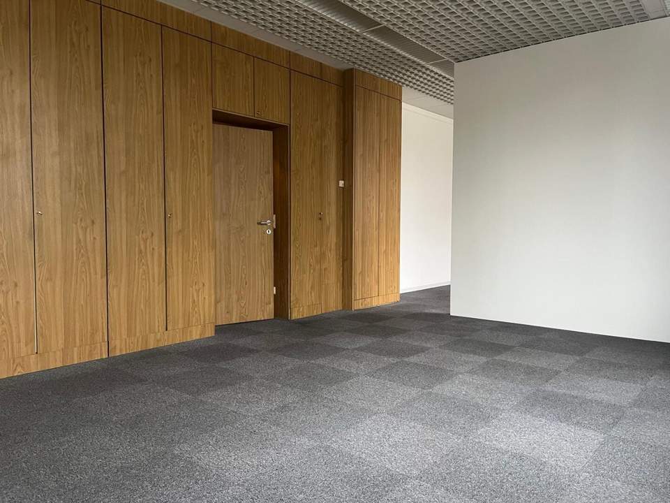 Günstiges Büro ca. 54,00 m² Nutzfläche in U6 Nähe - angenehmes Ambiente, inkl. Küchen- und Konferenzraumnutzung!