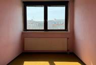 Toll geschnittene 3,5 Zimmer Wohnung + Loggia / TOP-Verkehrsanbindung / sanierungsbedürftig