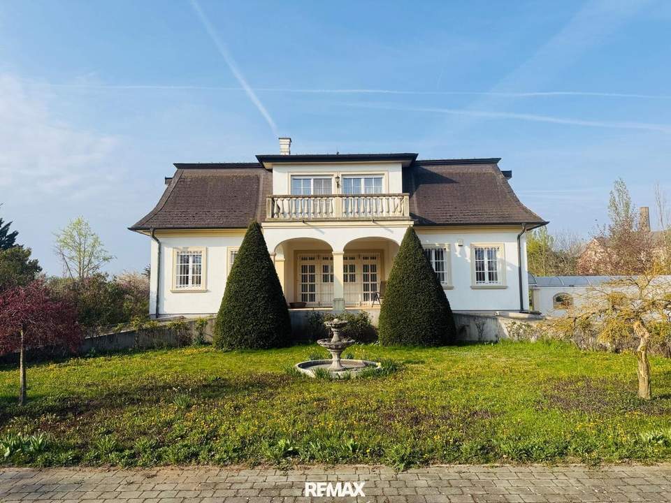 Zeitlose Eleganz - Villa mit Parkgarten und Nebengebäuden