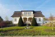 Zeitlose Eleganz - Villa mit Parkgarten und Nebengebäuden