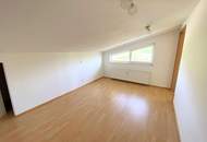 110 m² Dachgeschosswohnung mit Weitblick und Einbauküche