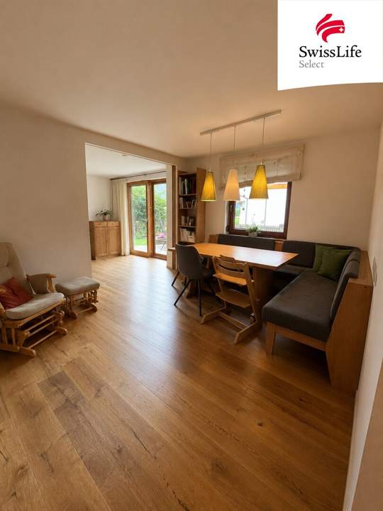 Hochwertige Erdgeschosswohnung mit Garten, Terrasse und 2 Stellplätzen in Schlitters