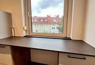 Helle Wohnung, generalsaniert mit neuer Küche, Bad, Elektrik etc,. in ruhiger Lage.