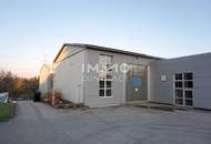 Große Lagerhalle auch beheizbar und Nebentrakt mit 740 m² Nutzfläche (Einfahrtstor 350x470) Industrieboden.