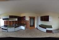 Sanierungsbedürftige 3-Zimmer-Eigentumswohnung mit Balkon, Loggia und Garage