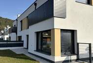 Exklusive Doppelhaushälfte mit Pool