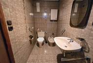 Haus mit zwei Wohneinheiten und Gartenidylle