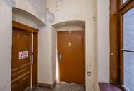 ++Q18++ Renovation-required 2.5-room old building flat with great conversion potential