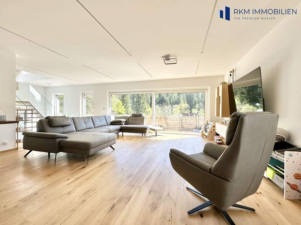 Modernes, großzügiges und energieeffizientes Einfamilienhaus mit traumhaftem Bergblick