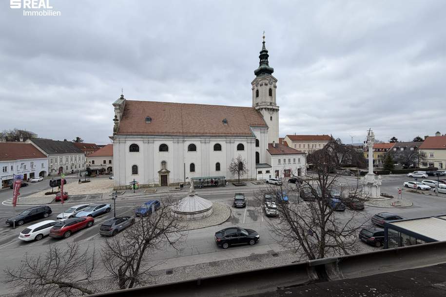 3-Zimmer-Dachgeschosswohnung mit Blick auf die Kirche – Top-Lage am Hauptplatz in Bruck an der Leitha, Wohnung-kauf, 199.000,€, 2460 Bruck an der Leitha