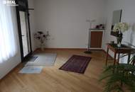 Haus mit großer Wohnung und Geschäft/Büro/Praxis mitten in Amstetten!!!!