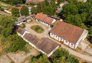 "Großzügiges Grundstück mit Pferdehof und sanierungsbedürftigem Haus – nur Minuten von Wien entfernt"