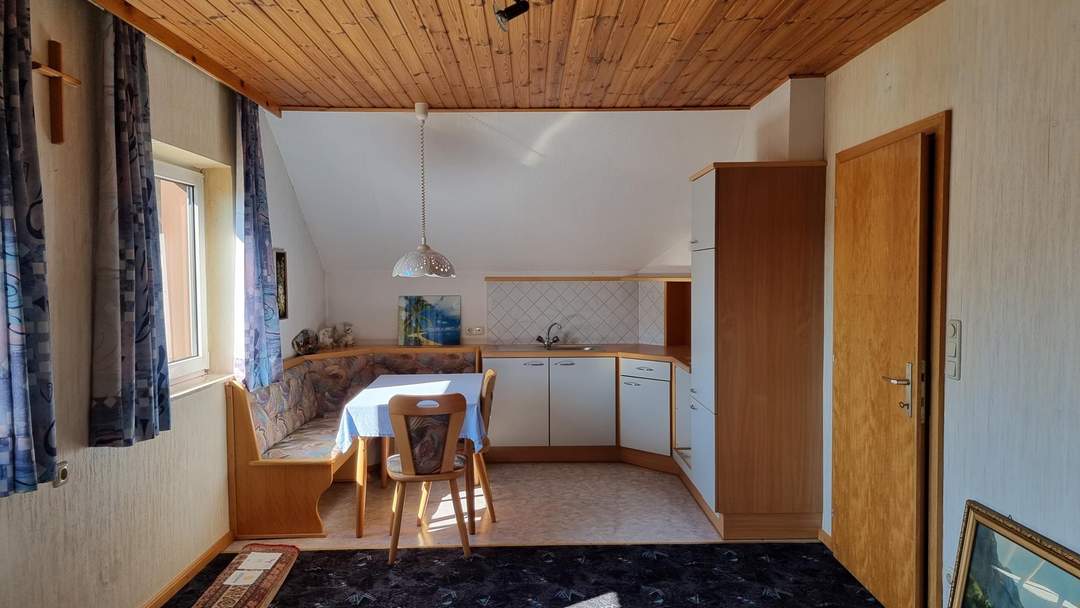 Sonnige 3 Zimmer Dachgeschosswohnung in traumhafter Lage