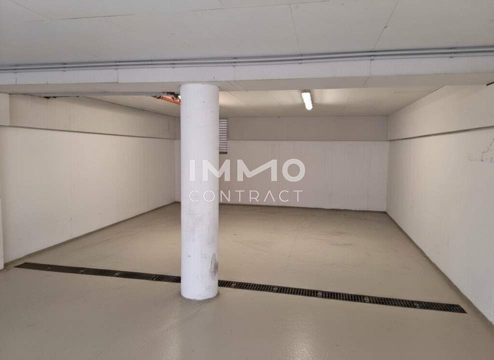 Parkproblem gelöst: Premium-Garagenplatz in kleiner, privater Garage