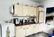 Top Firmenstandort in Bezirk Baden - Moderne Gewerbehalle mit Büros und Pauschalmietzins.