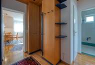 Sonnige 3-Zimmer Wohnung mit Blick ins Grüne, Loggia, Kellerraum und Tiefgaragenstellplatz.