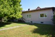 Ein-/Mehrfamilienhaus mit gepflegtem Garten