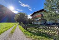 Schlitters: Kernsanierte Dachgeschosswohnung mit Balkon und Garten, 3 Schlafzimmer plus ein großer Raum für Gäste oder Homeoffice