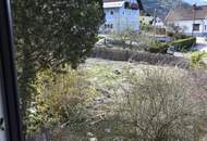 Sanierungsbedürftiges Mehrfamilienhaus mit großem Baugrundstück