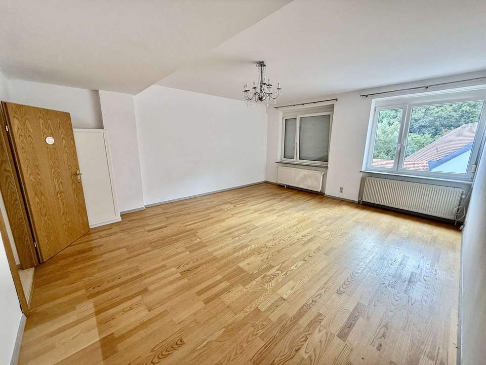 Eigentumswohnung mit großer Terrasse und separaten Eingang!