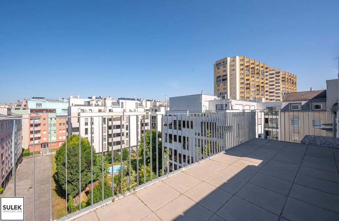 Großzügige 3-Zimmer-Dachgeschosswohnung mit Balkon &amp; Terrasse – Südwest-Ausrichtung - Nähe Kagran / Donauzentrum