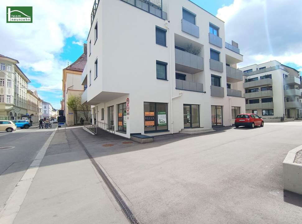 Gewerbeobjekt im Karmeliterhof zwischen Rathausplatz und Julius-Raab-Promenade! BAR/KONDITOREI/CAFE. - WOHNTRAUM