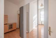 ++Q18++ Renovation-needed 3-room old building flat, lots of potential
