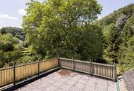 Verwunschenes Wohnhaus versteckt in großem Gartengrundstück