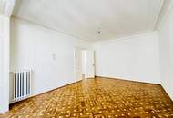 Erstbezug nach Sanierung - Stilaltbauwohnung mit kleinem Balkon