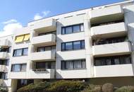 Großzügige Wohnung mit Loggia, Swimmingpool und Garagen in top Lage