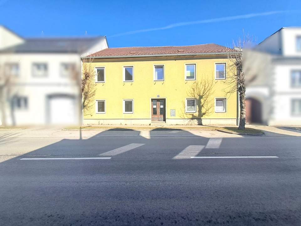 ZENTRUMSLAGE! Zinshaus mit 6 Wohneinheiten! 3 Wohnungen VERMIETET / 3 FREI und SANIERT